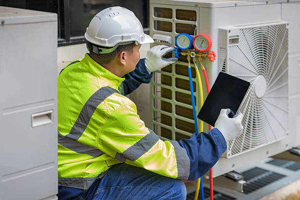 Professional Hvac technician working in Satsuma, FL